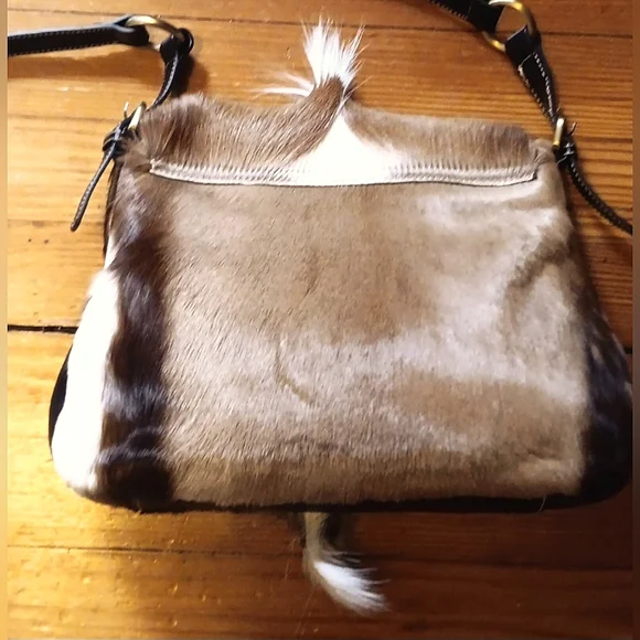 Elegant Brown and Tan Shoulder Bag with Plush Texture - Picture 4 of 11